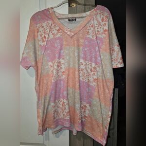 Womens Floral Heimish Top Size-1XL